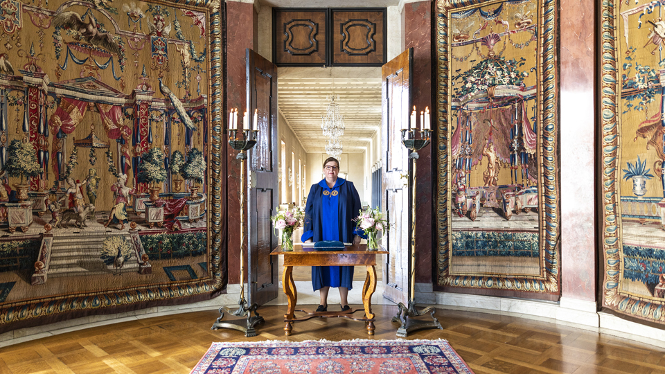 Cecilia Brinck, kommunfullmäktiges ordförande, i Ovala rummet i Stockholms stadshus.